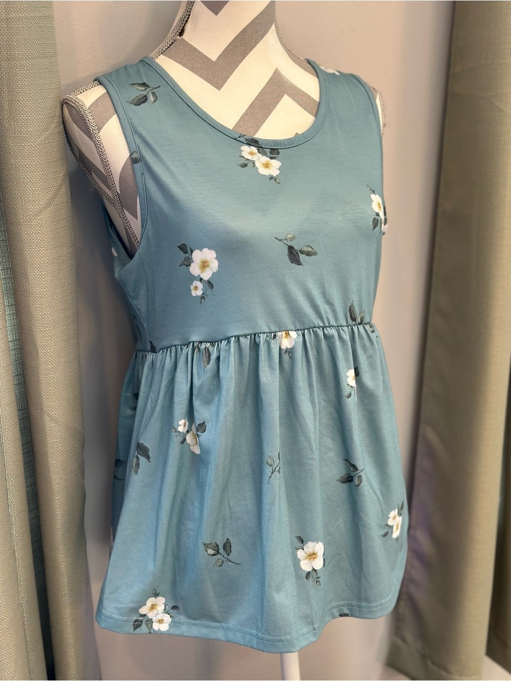 Emery Rose Floral Babydoll Top Women’s Large Blue Sleeveless Peplum